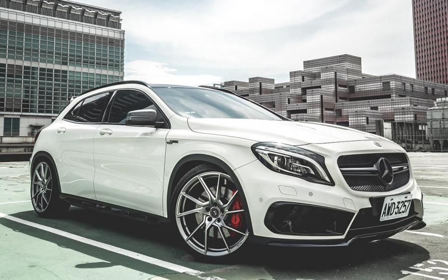 Mercedes-AMG GLA45 4Matic on PUR Wheels (FL26) '2018